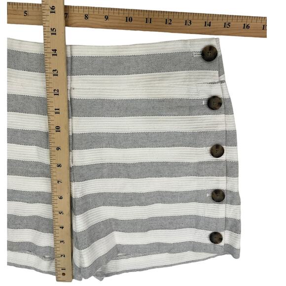 LOFT ANN TAYLOR Striped Button Accent Shorts SZ 2 - Picture 9 of 10